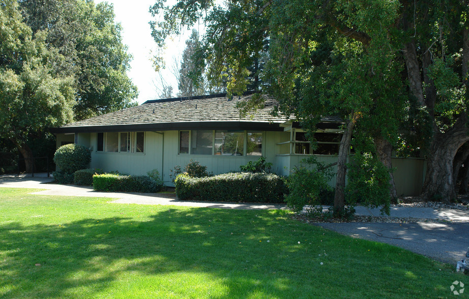 730 Altos Oaks Dr, Los Altos, CA for sale - Primary Photo - Image 1 of 1