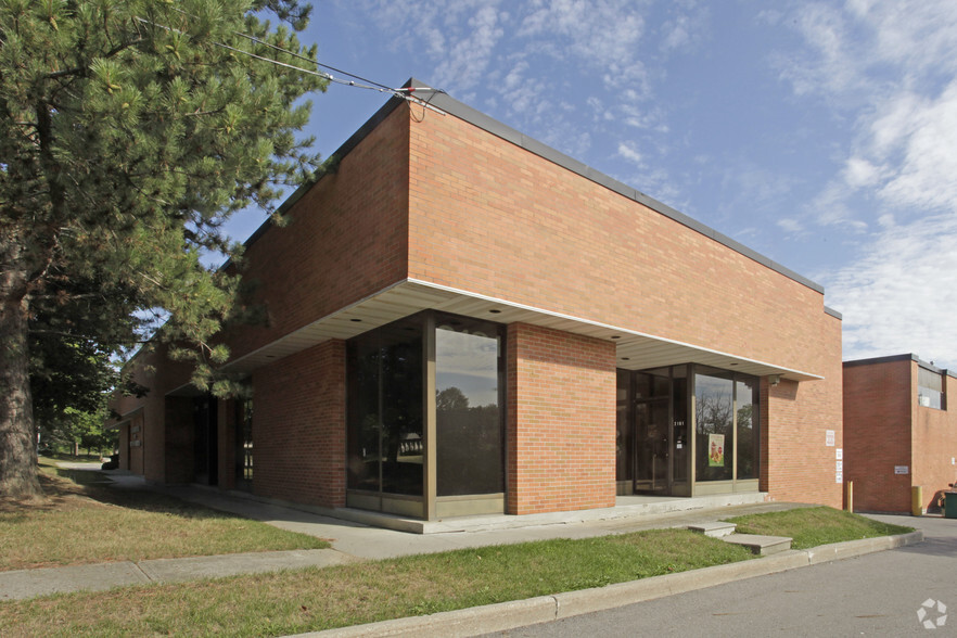 2181 Dunwin Dr, Mississauga, ON for sale - Building Photo - Image 2 of 4