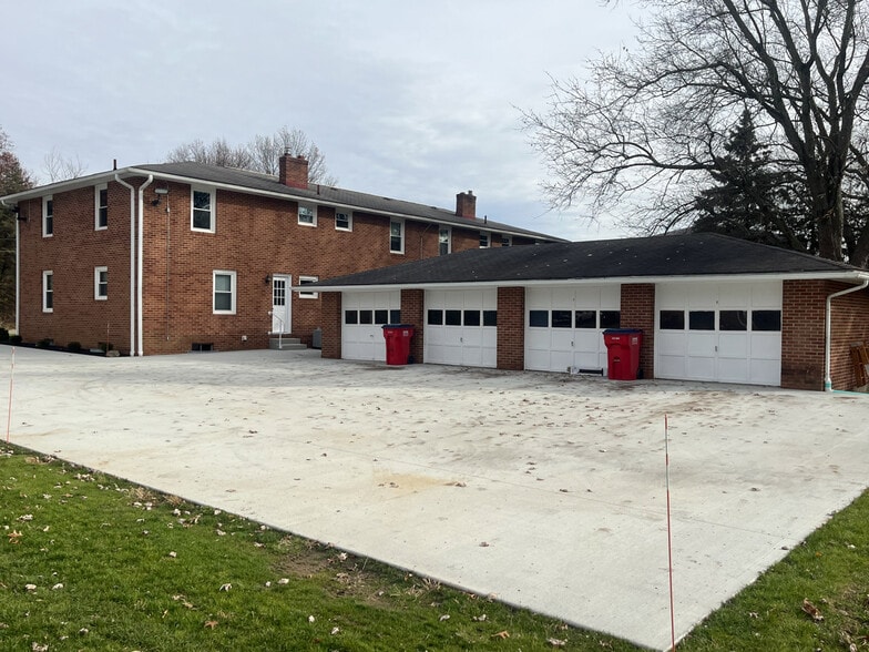 8653 Rosewood Ave NW, Canton, OH for sale - Building Photo - Image 2 of 10