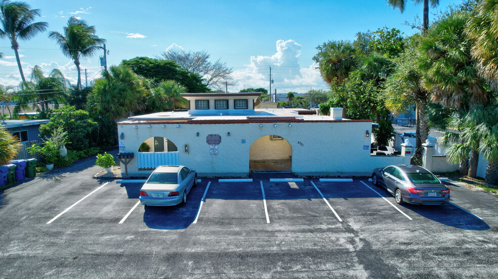 2731 NE 1st Ter, Wilton Manors, FL for sale - Building Photo - Image 2 of 8