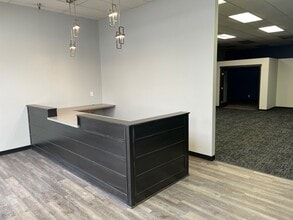 9300-9390 Lexington Ave NE, Circle Pines, MN for lease Building Photo- Image 2 of 12