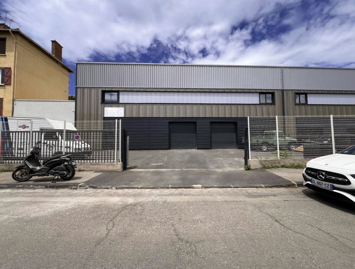 Flex in Marseille for lease Building Photo- Image 1 of 3