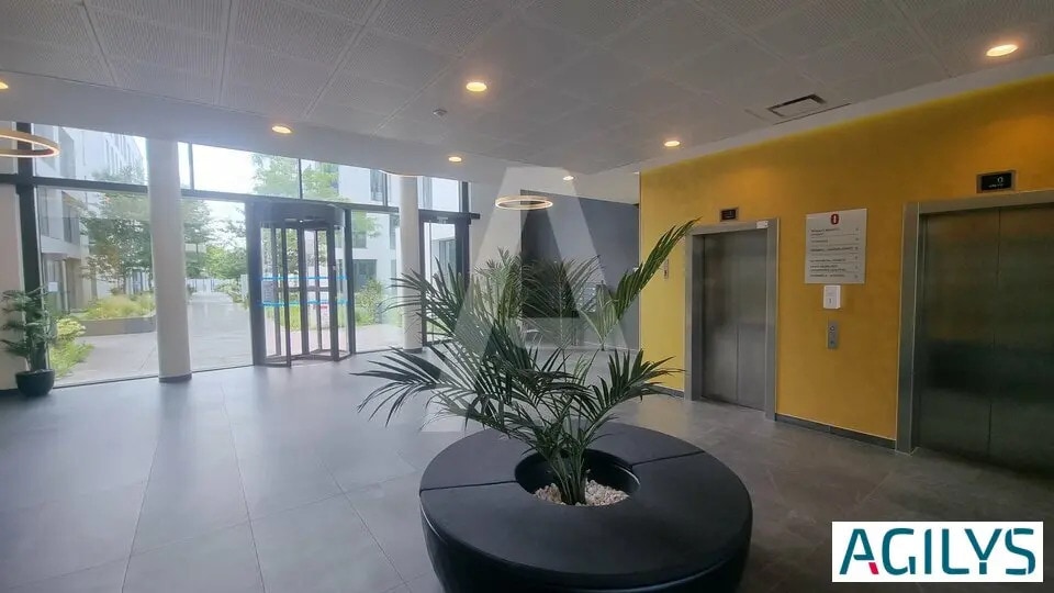 Office in Massy for lease - Lobby - Image 1 of 10