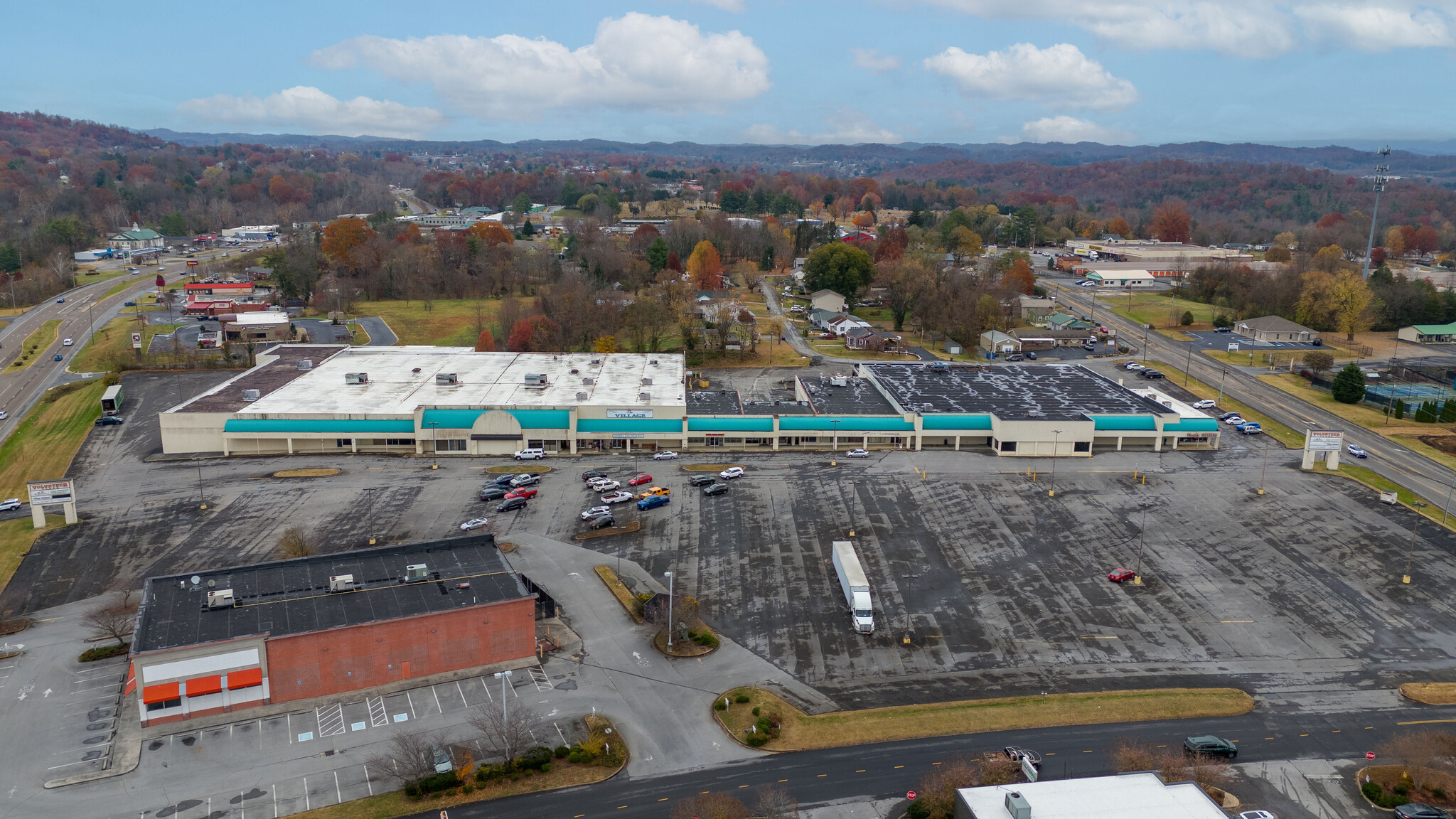 1375 Volunteer Pky, Bristol, TN for lease Building Photo- Image 1 of 9