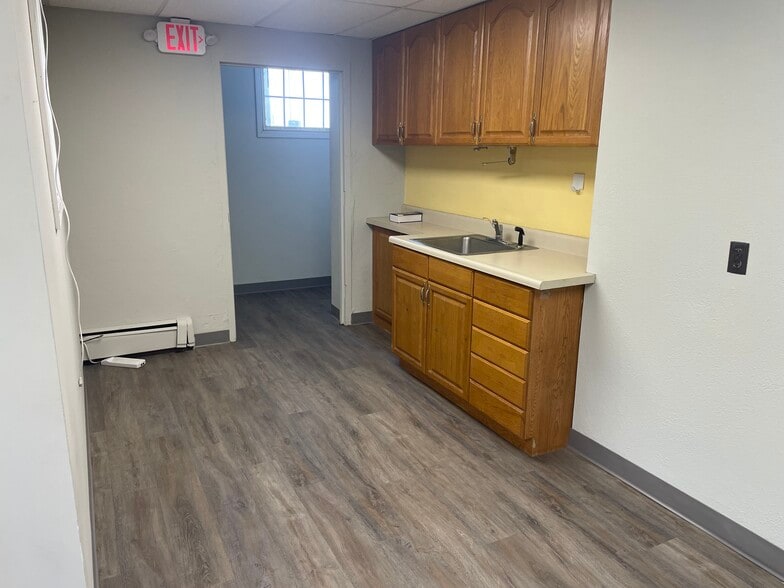 29 Trinity St, Newton, NJ for lease - Building Photo - Image 2 of 6