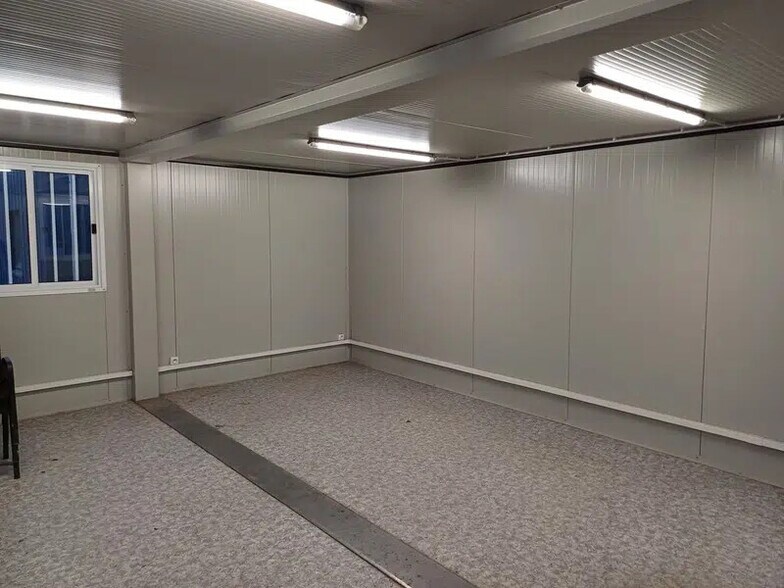 Office in Pontcharra for lease - Interior Photo - Image 3 of 4