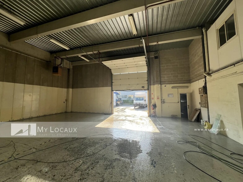 Flex in Argenteuil for lease - Interior Photo - Image 2 of 6