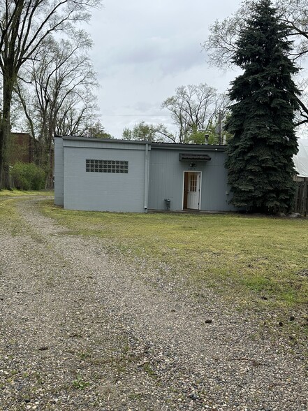 20515 Hugh St, Livonia, MI for sale - Building Photo - Image 1 of 1