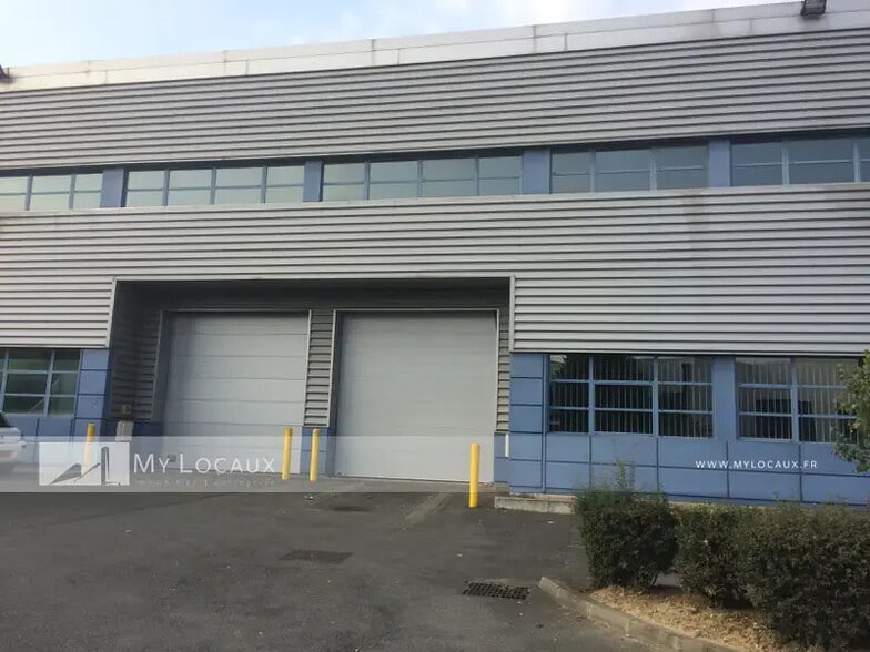 Flex in La Courneuve for lease - Building Photo - Image 3 of 5