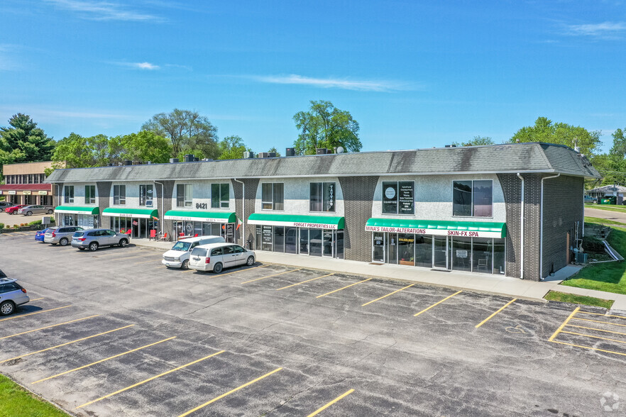 8421 University Ave, Clive, IA for lease - Primary Photo - Image 1 of 32