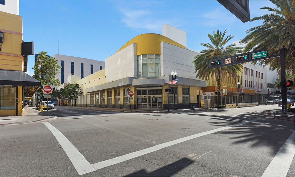 1 E Flagler St, Miami, FL for lease - Building Photo - Image 2 of 7