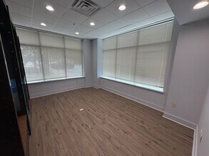 913 Ridgebrook Rd, Sparks, MD for lease Interior Photo- Image 2 of 14