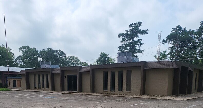 2019B S Henderson Blvd, Kilgore, TX for lease Building Photo- Image 1 of 9