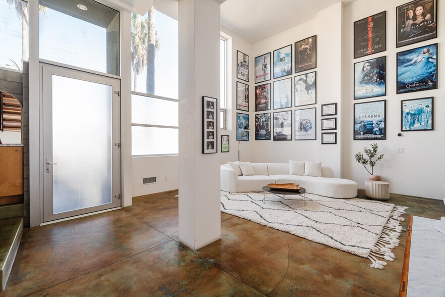 1320 Abbot Kinney Blvd, Venice, CA for sale - Interior Photo - Image 3 of 46