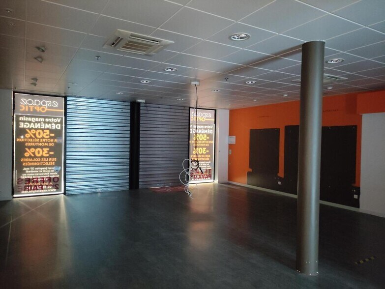 Retail in Douarnenez for lease - Interior Photo - Image 2 of 2