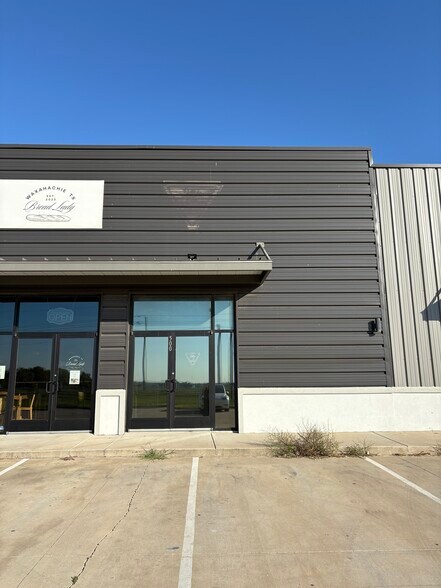 1010 Technology Way, Waxahachie, TX for lease - Building Photo - Image 3 of 17