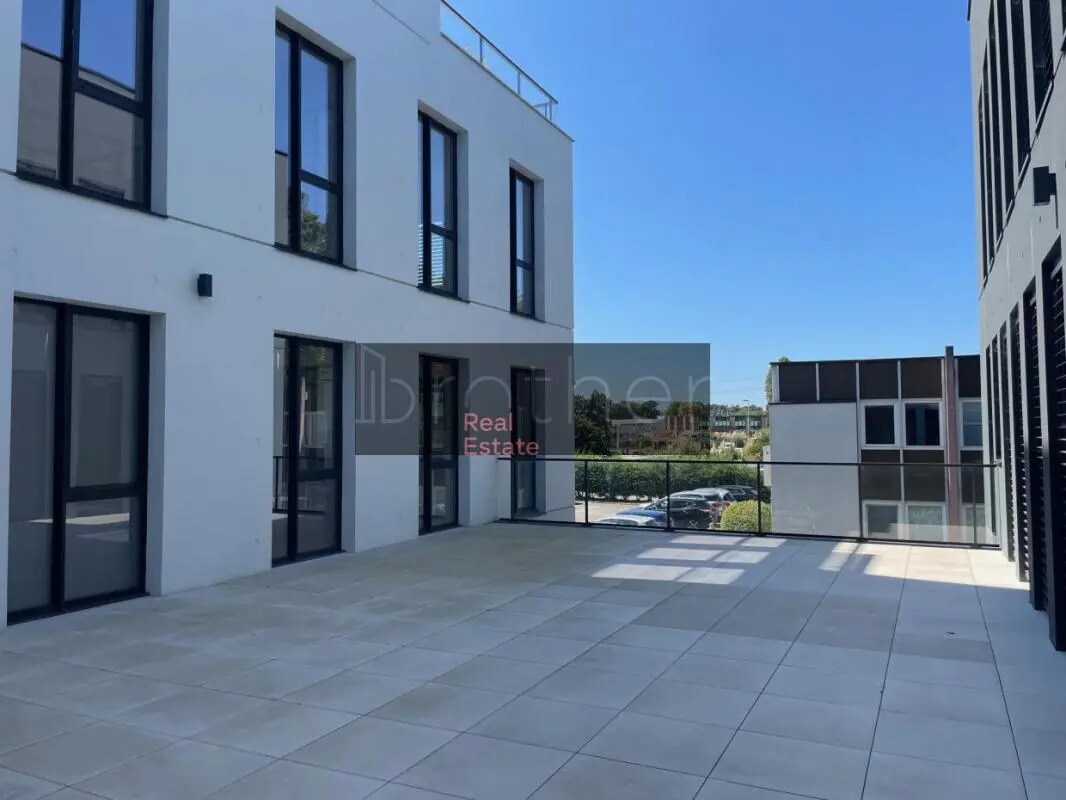 Office in Mérignac for lease Building Photo- Image 1 of 9
