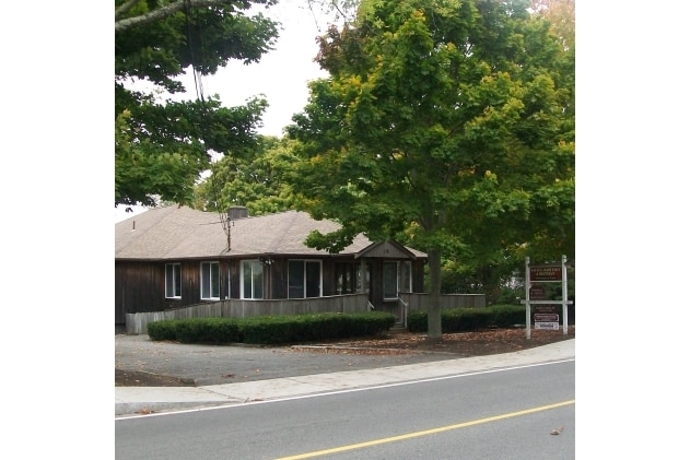 13 Falmouth Heights Rd, Falmouth, MA for lease - Primary Photo - Image 1 of 3