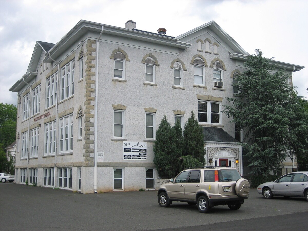 33 Second St, Raritan, NJ 08869