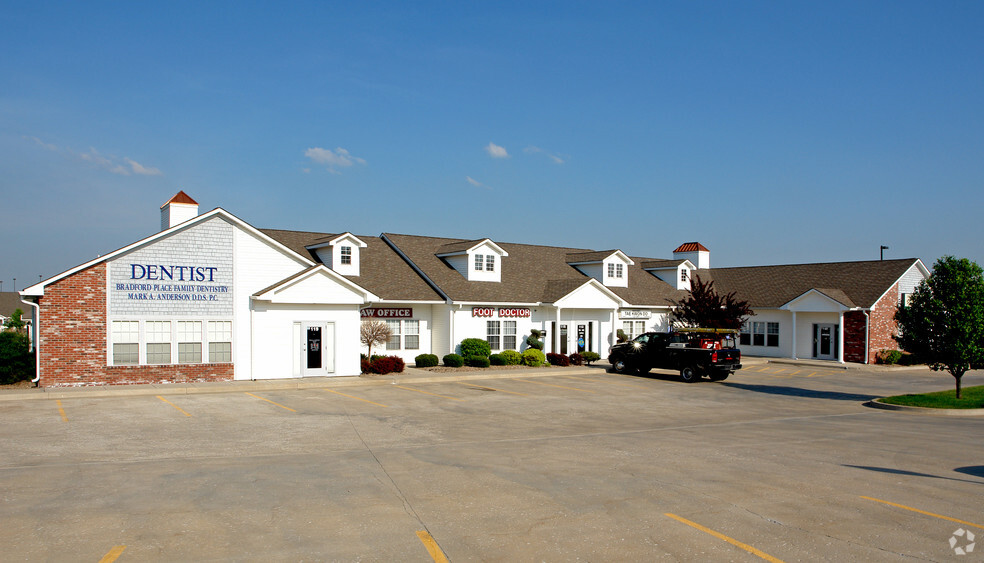 107-119 Bradford Ln, Belton, MO for lease - Building Photo - Image 3 of 8