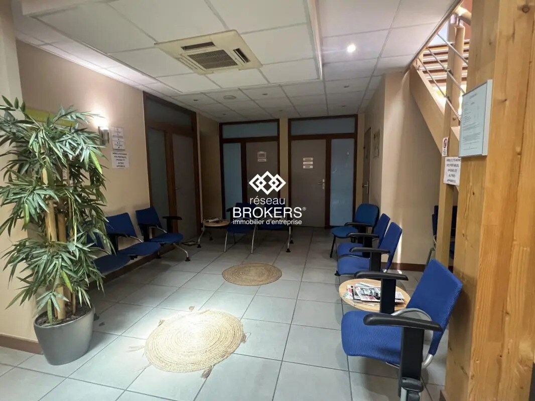 Office in Lyon for sale Building Photo- Image 1 of 9