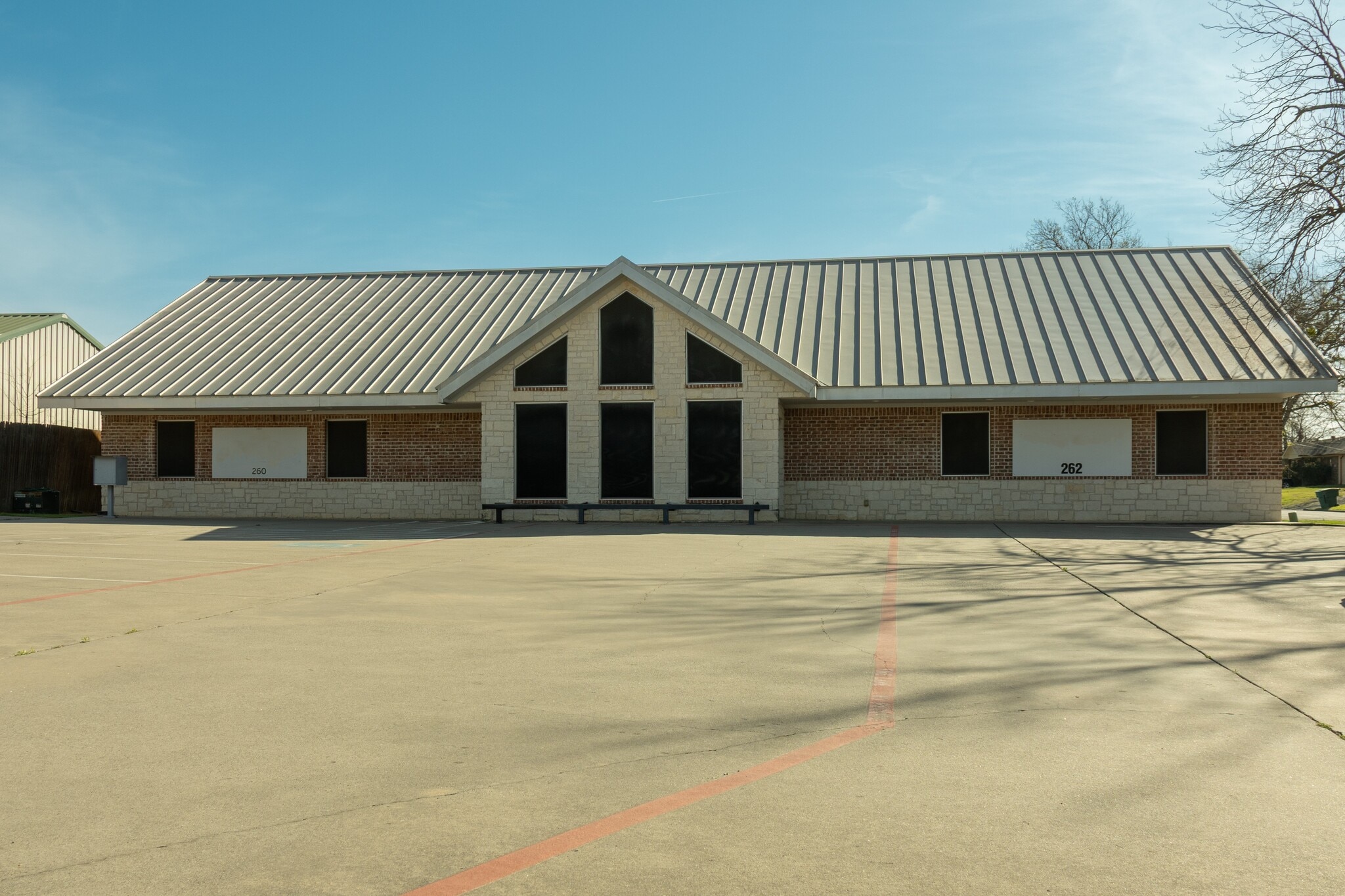200 E Evergreen St, Sherman, TX for lease Building Photo- Image 1 of 3