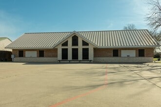 200 E Evergreen St, Sherman, TX for lease Building Photo- Image 1 of 3