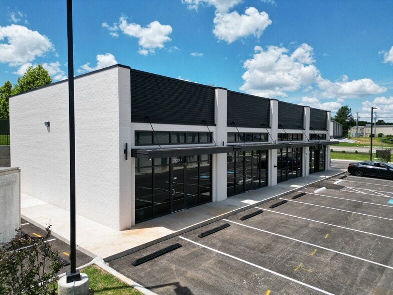 2720 Madison St, Clarksville, TN for lease - Building Photo - Image 3 of 5