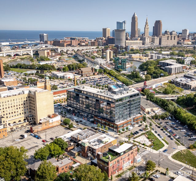 2070 W 25th St, Cleveland, OH for lease - Building Photo - Image 2 of 4