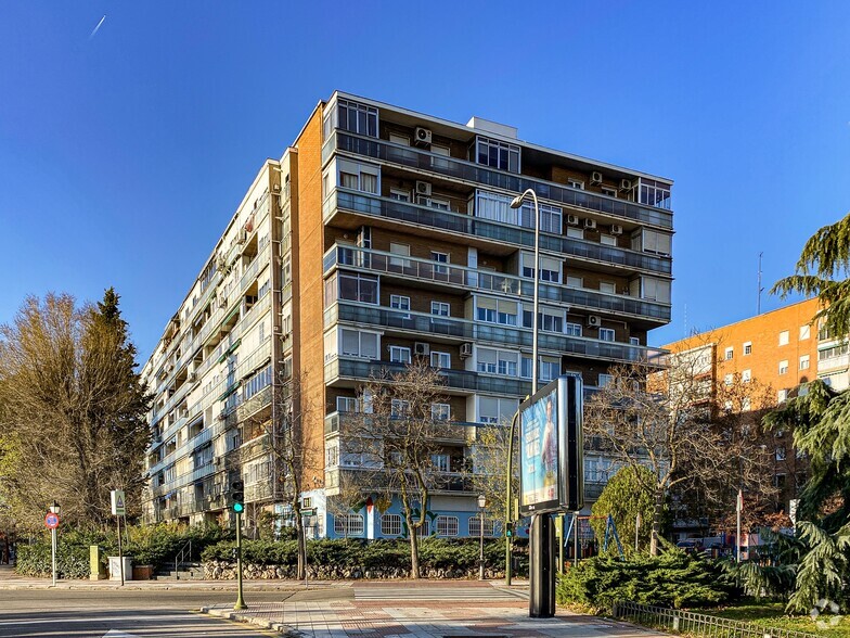 Calle Puentedeume, 6, Alcorcón, Madrid for sale - Building Photo - Image 1 of 2