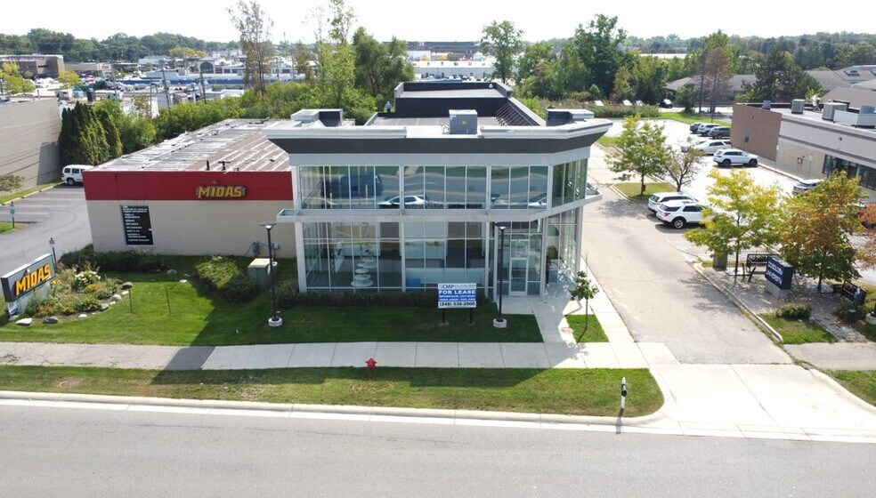 5731 W Maple Rd, West Bloomfield, MI for sale - Building Photo - Image 1 of 1