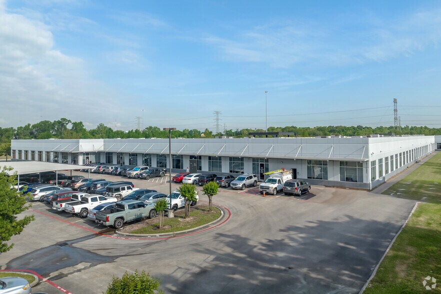1717 N Sam Houston Pky W, Houston, TX for lease - Building Photo - Image 1 of 4