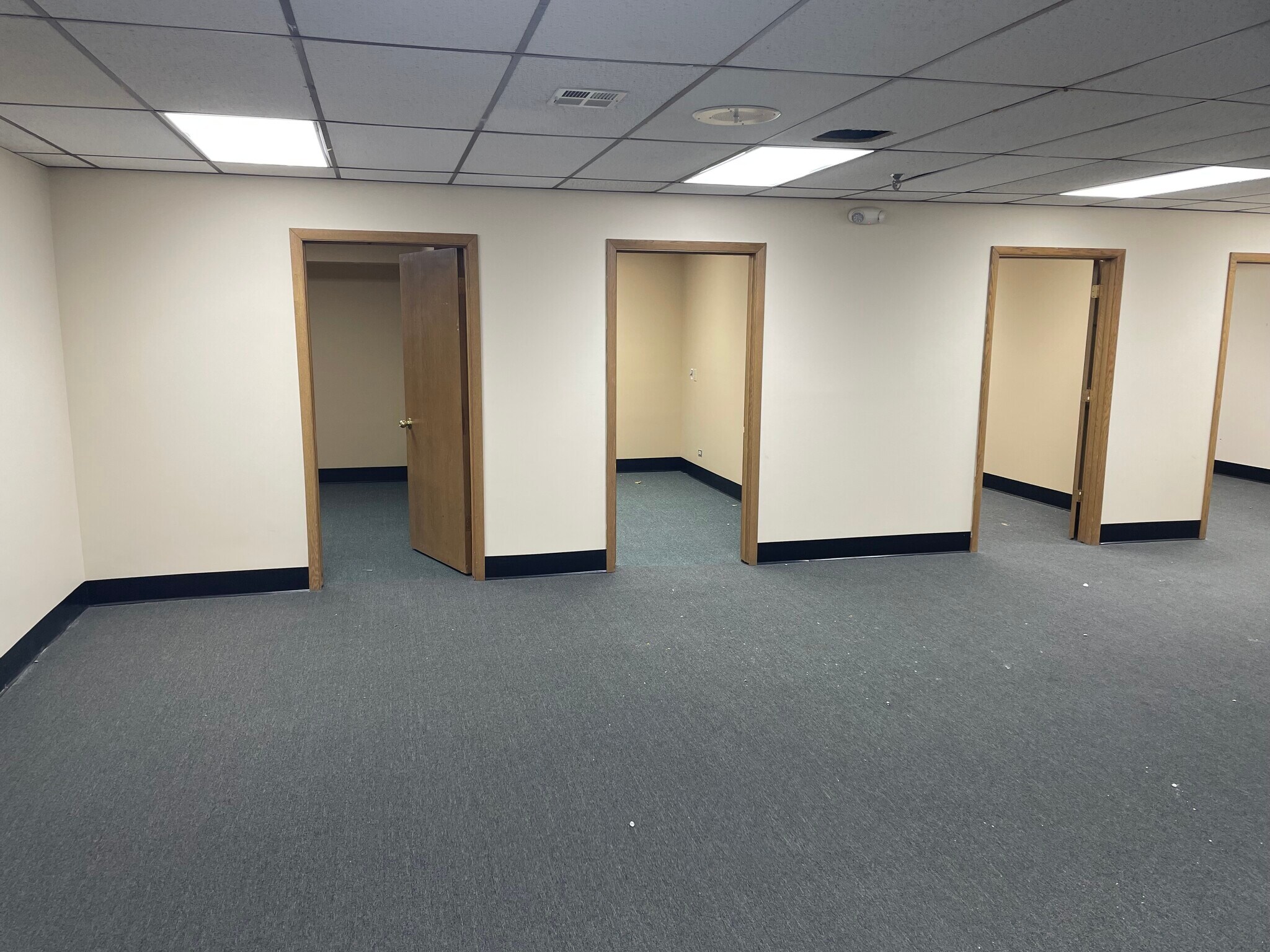 501 Thornhill Dr, Carol Stream, IL 60188 Office for Lease