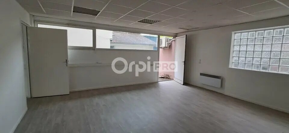 Retail in Pau for lease - Interior Photo - Image 3 of 5