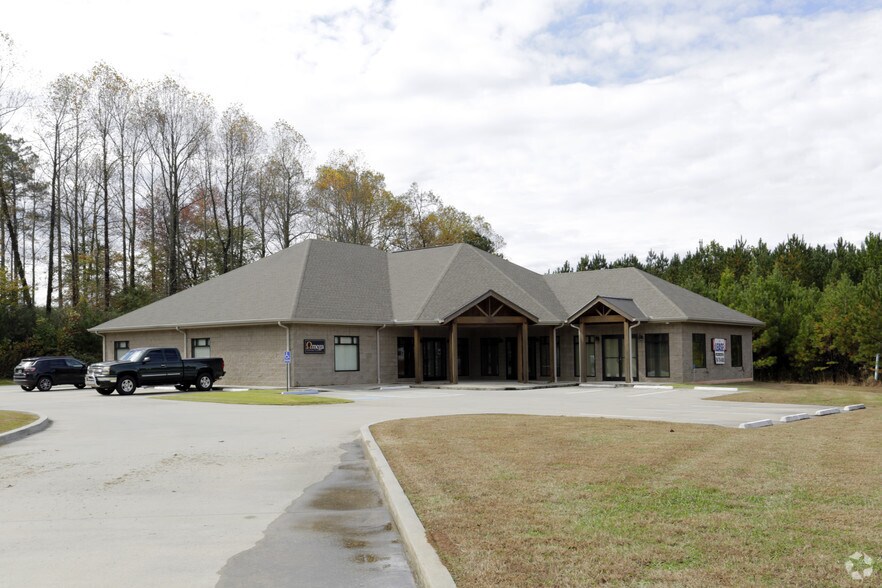 140 Midway Dr, Cornelia, GA for sale - Primary Photo - Image 1 of 1