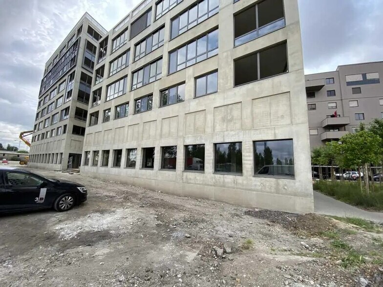 Retail in Bordeaux for lease - Building Photo - Image 2 of 12