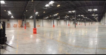 5750 W 51st St, Chicago, IL for sale Interior Photo- Image 1 of 1