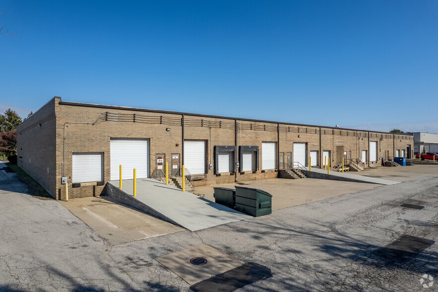 6950 Engle Rd, Middleburg Heights, OH for lease - Building Photo - Image 3 of 6