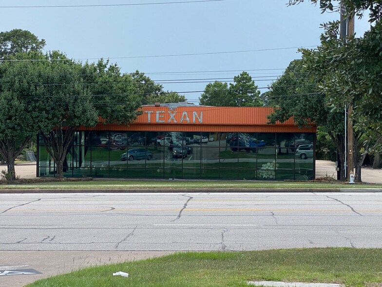 2111 N Frazier St, Conroe, TX for sale - Building Photo - Image 1 of 1