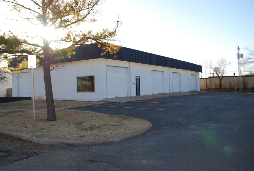 1008 NW 82nd St, Oklahoma City, OK for lease - Primary Photo - Image 1 of 9
