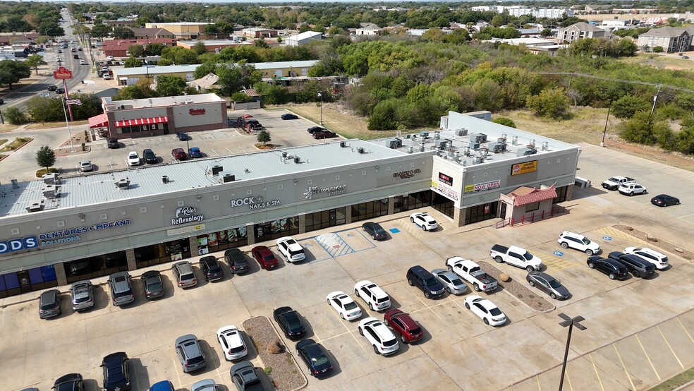 Town Square Shopping Center portfolio of 2 properties for sale on LoopNet.com - Commercial Listing Video - Image 2 of 5