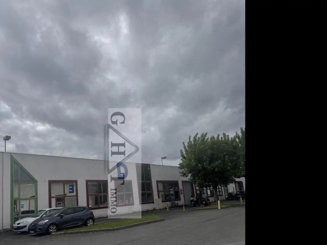 Retail in Ivry-sur-Seine for lease Building Photo- Image 1 of 7