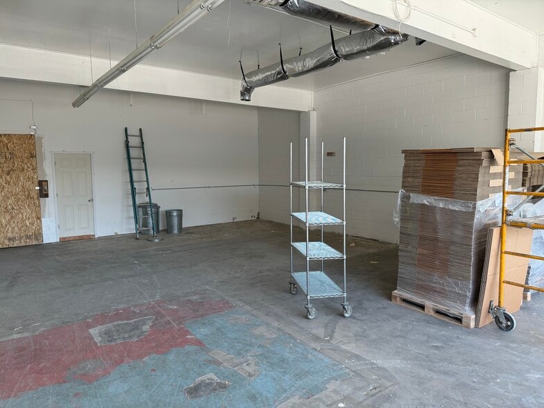 1114 N 97th St, Seattle, WA for lease - Interior Photo - Image 2 of 6