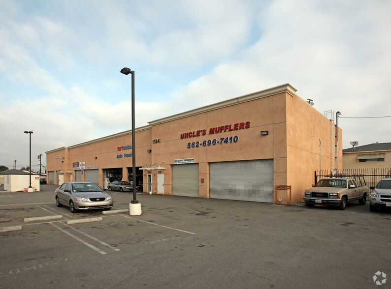 11841 Washington Blvd, Whittier, CA for lease - Primary Photo - Image 1 of 17