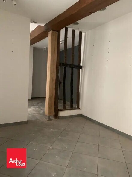 Office in Chartres for lease - Building Photo - Image 1 of 5
