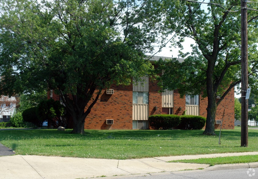 802 W Alexis Rd, Toledo, OH for sale - Building Photo - Image 2 of 2