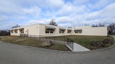 3800 Oakleaf Rd, Brentwood, PA for lease Building Photo- Image 2 of 17