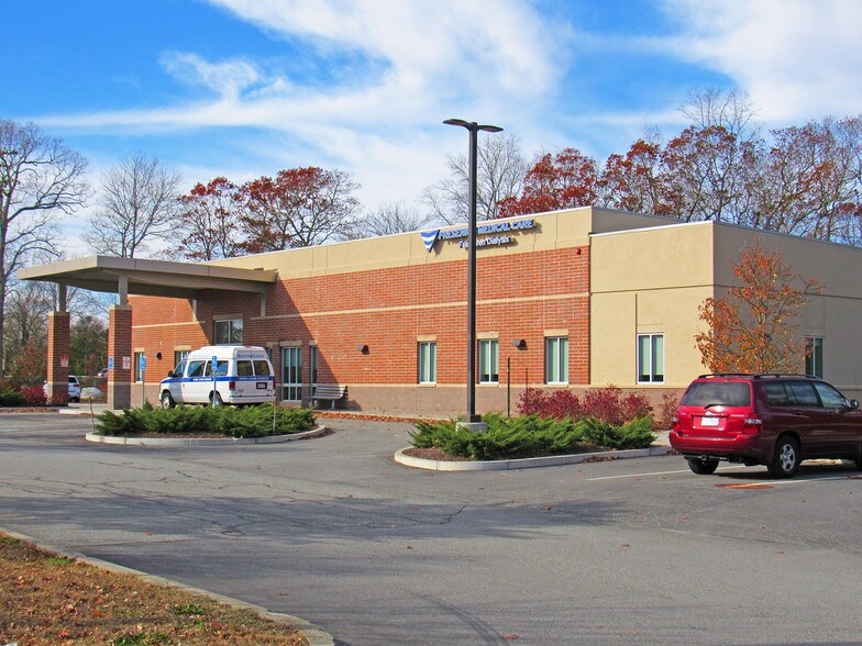 216 Huttleston Ave, Fairhaven, MA 02719