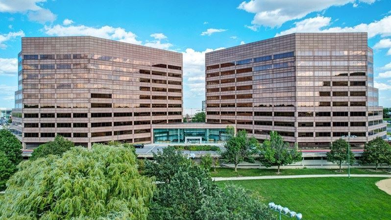 1 Mid America Plz, Oakbrook Terrace, IL for lease - Building Photo - Image 2 of 16