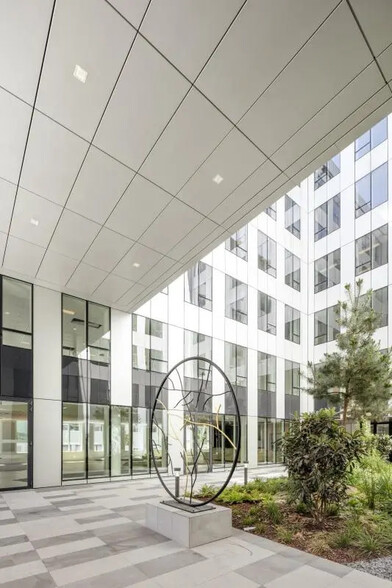 3 Place Louis Renault, Rueil-Malmaison for lease - Building Photo - Image 2 of 5